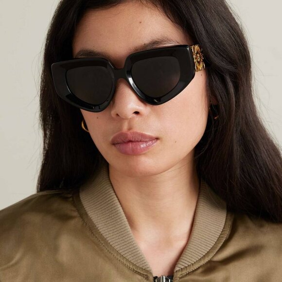 Loewe LW40154U 72E Sunglasses Shiny Pink Cat Eye Frame, Smoke Lenses - Picture 3 of 11